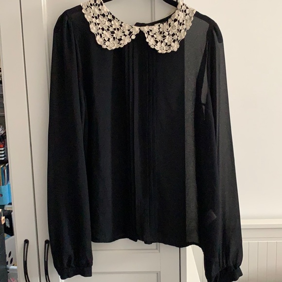 💚2/$12 or 3/$15💚 Lace Collar Black Blouse - Picture 1 of 10